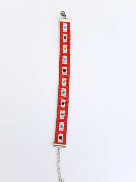 χειροποίητο βραχιόλι στον αργαλειό