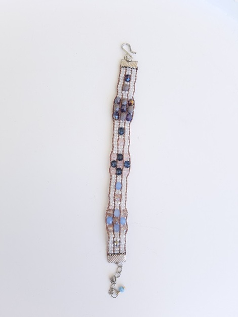 χειροποίητο βραχιόλι στον αργαλειό