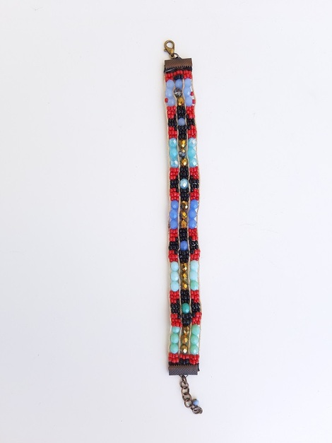 χειροποίητο βραχιόλι στον αργαλειό