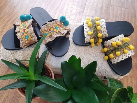 Δερμάτινα σανδάλια με λινάτσα και pon pon - Νο 38