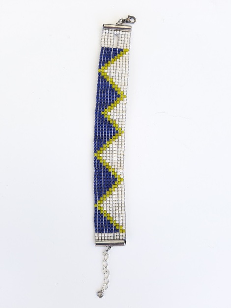 χειροποίητο βραχιόλι στον αργαλειό