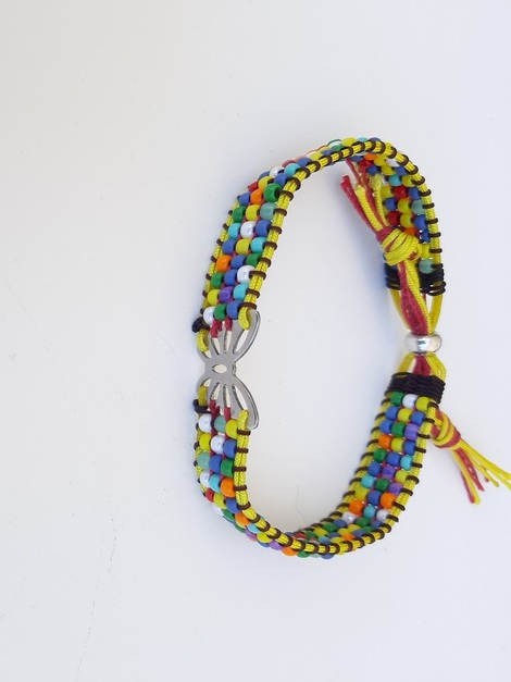 χειροποίητο βραχιόλι στον αργαλειό